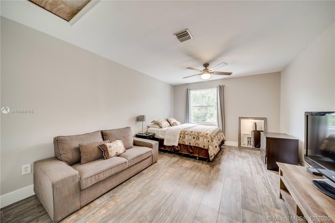 Recently Sold: $525,000 (4 beds, 2 baths, 2880 Square Feet)