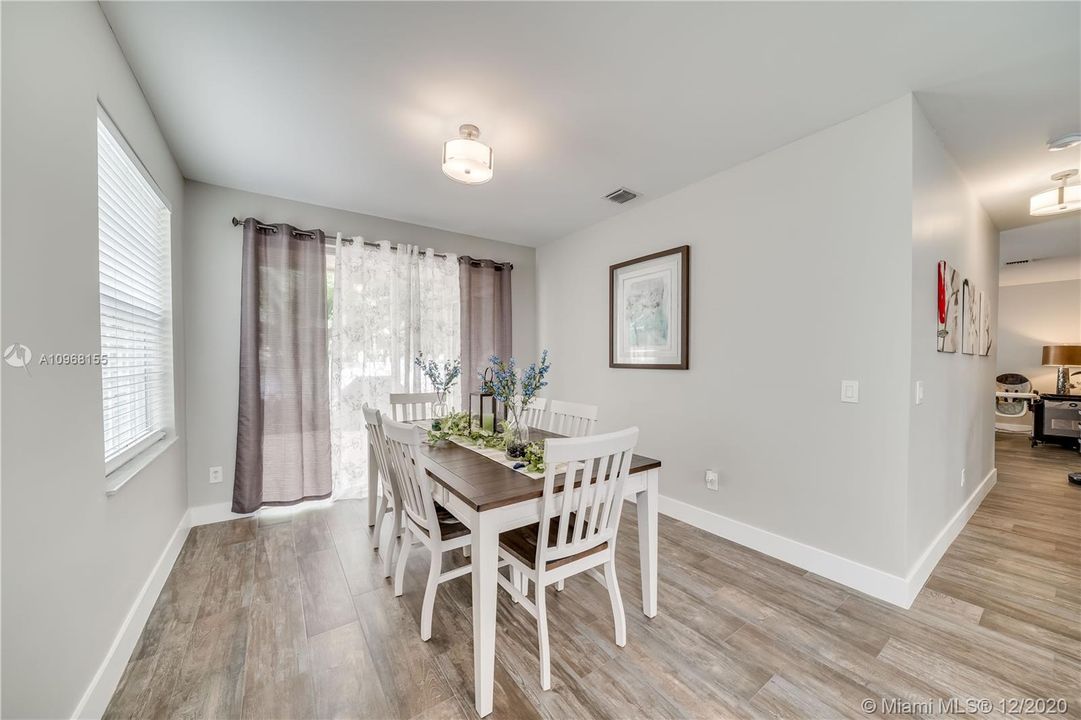 Recently Sold: $525,000 (4 beds, 2 baths, 2880 Square Feet)