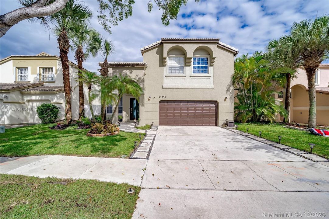 Recently Sold: $525,000 (4 beds, 2 baths, 2880 Square Feet)