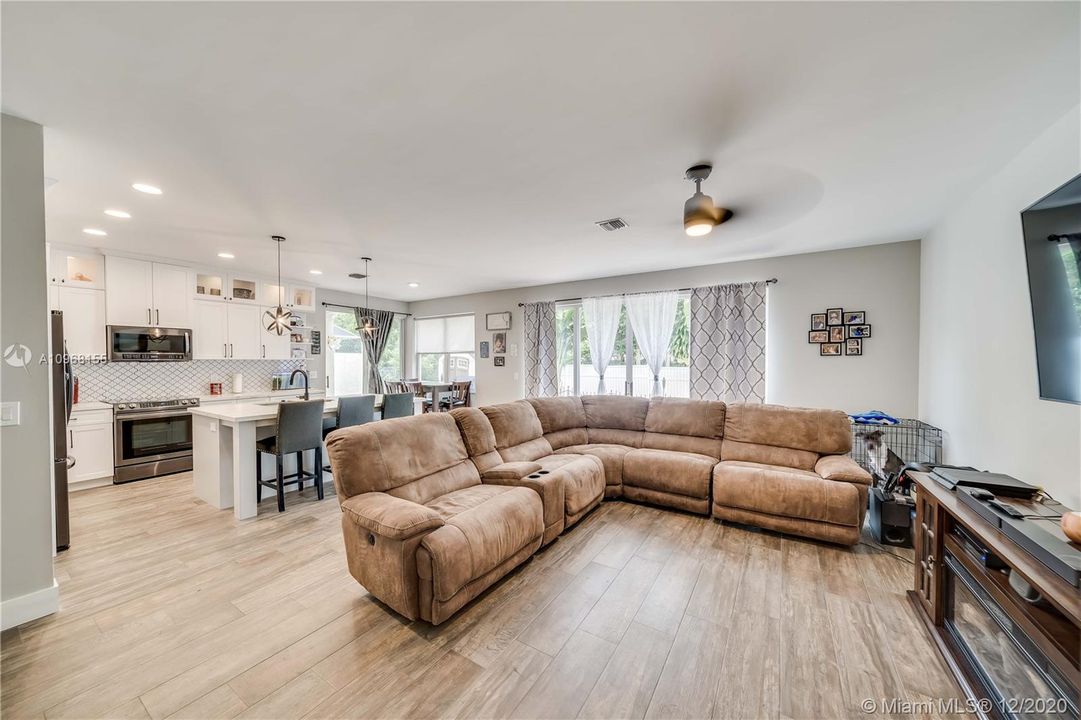 Recently Sold: $525,000 (4 beds, 2 baths, 2880 Square Feet)