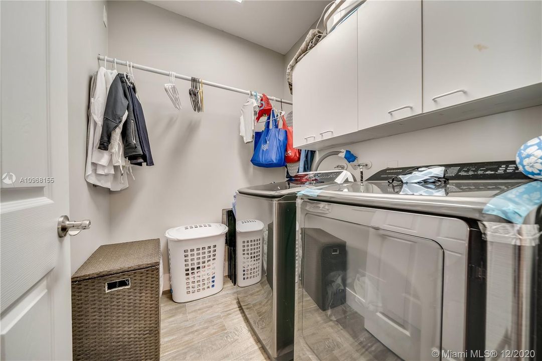 Recently Sold: $525,000 (4 beds, 2 baths, 2880 Square Feet)