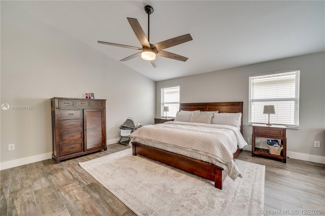 Recently Sold: $525,000 (4 beds, 2 baths, 2880 Square Feet)
