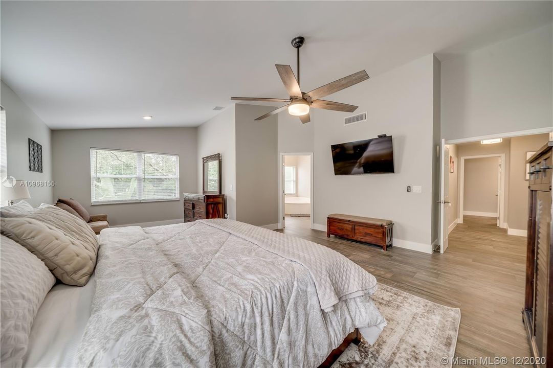 Recently Sold: $525,000 (4 beds, 2 baths, 2880 Square Feet)