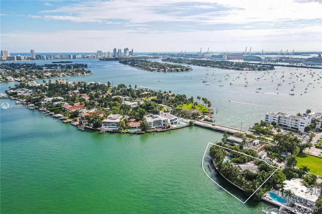 Recently Sold: $10,000,000 (4 beds, 3 baths, 3469 Square Feet)