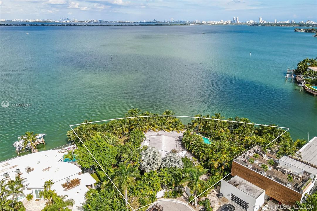 Recently Sold: $10,000,000 (4 beds, 3 baths, 3469 Square Feet)