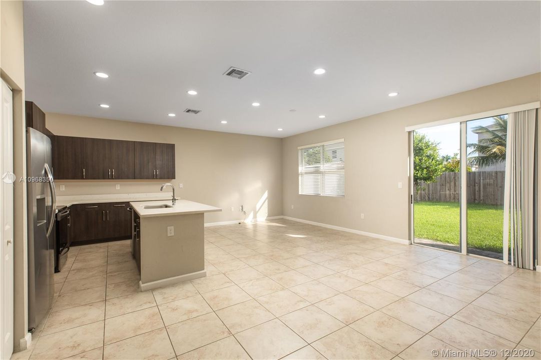 Недавно продано: $365,000 (3 спален, 2 ванн, 1663 Квадратных фут)