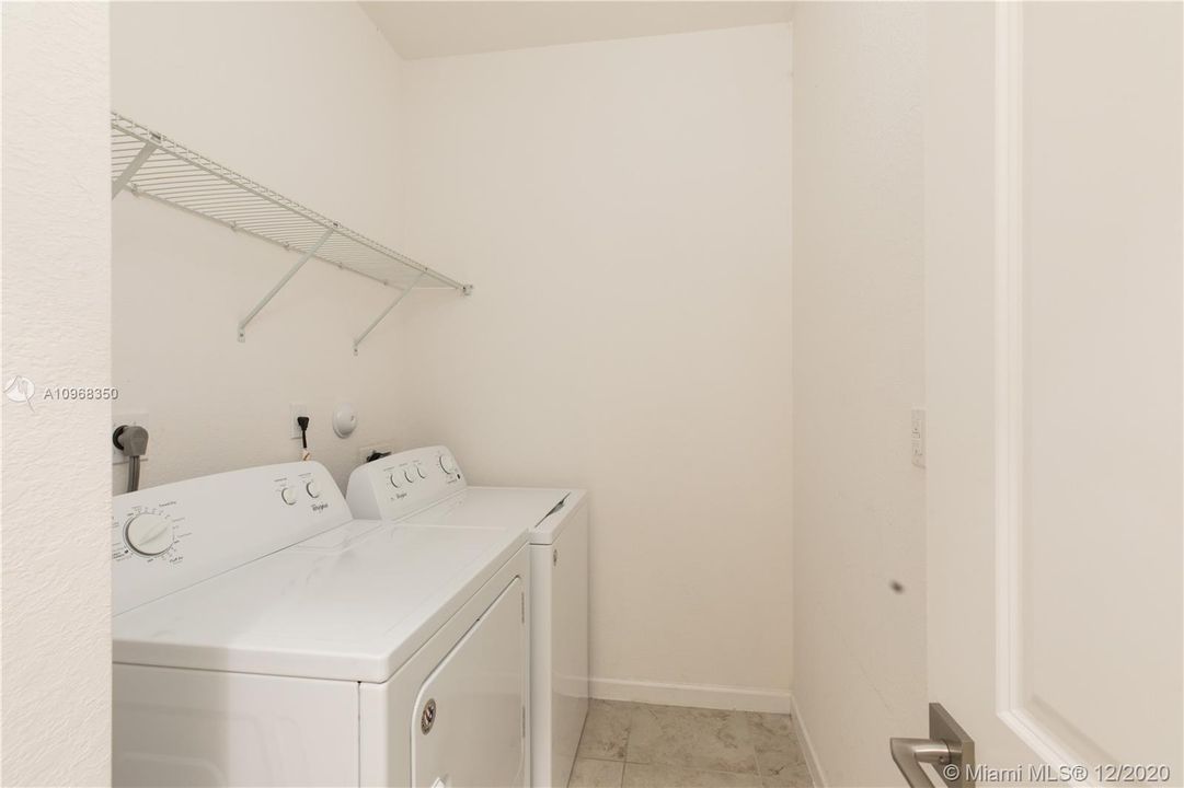 Недавно продано: $365,000 (3 спален, 2 ванн, 1663 Квадратных фут)