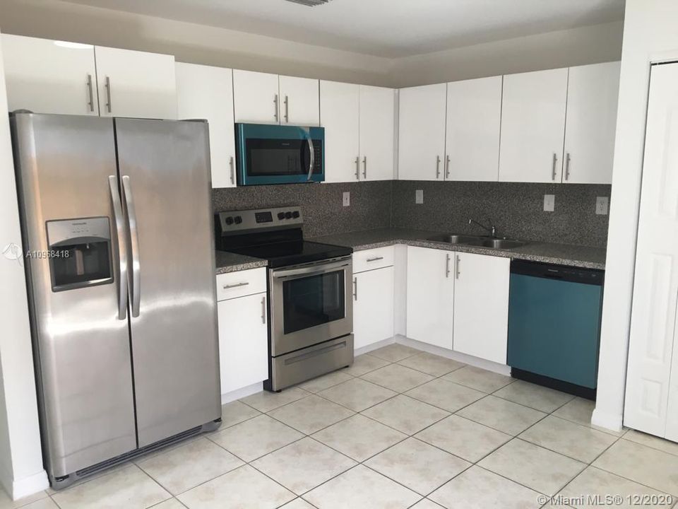 Recently Sold: $276,000 (4 beds, 2 baths, 1425 Square Feet)