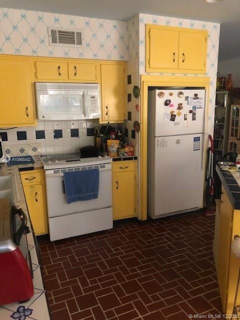 Recently Sold: $375,000 (0 beds, 0 baths, 2024 Square Feet)