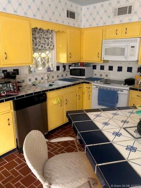 Recently Sold: $375,000 (0 beds, 0 baths, 2024 Square Feet)