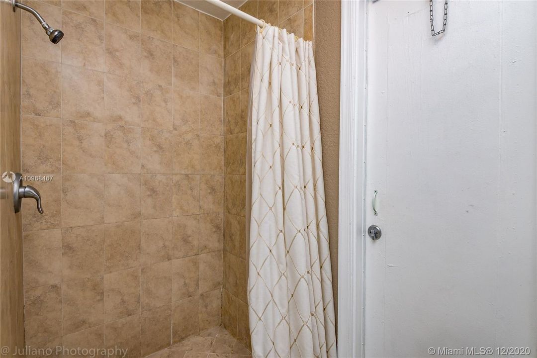 Recently Sold: $276,000 (3 beds, 2 baths, 1039 Square Feet)
