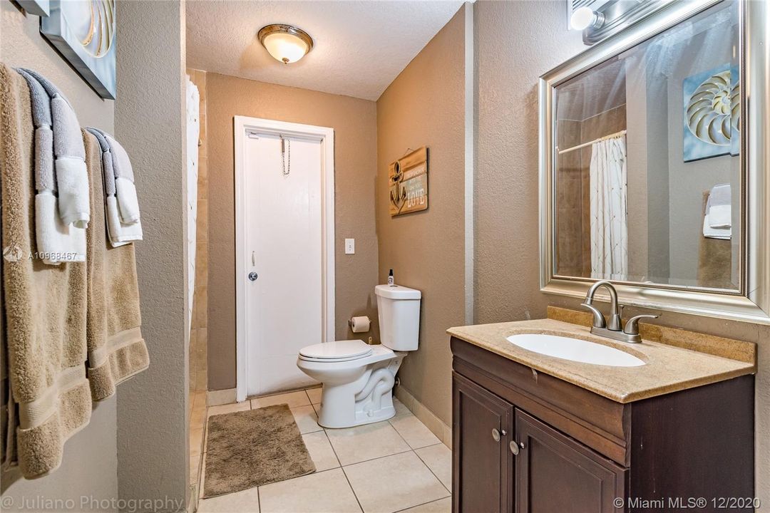 Recently Sold: $276,000 (3 beds, 2 baths, 1039 Square Feet)