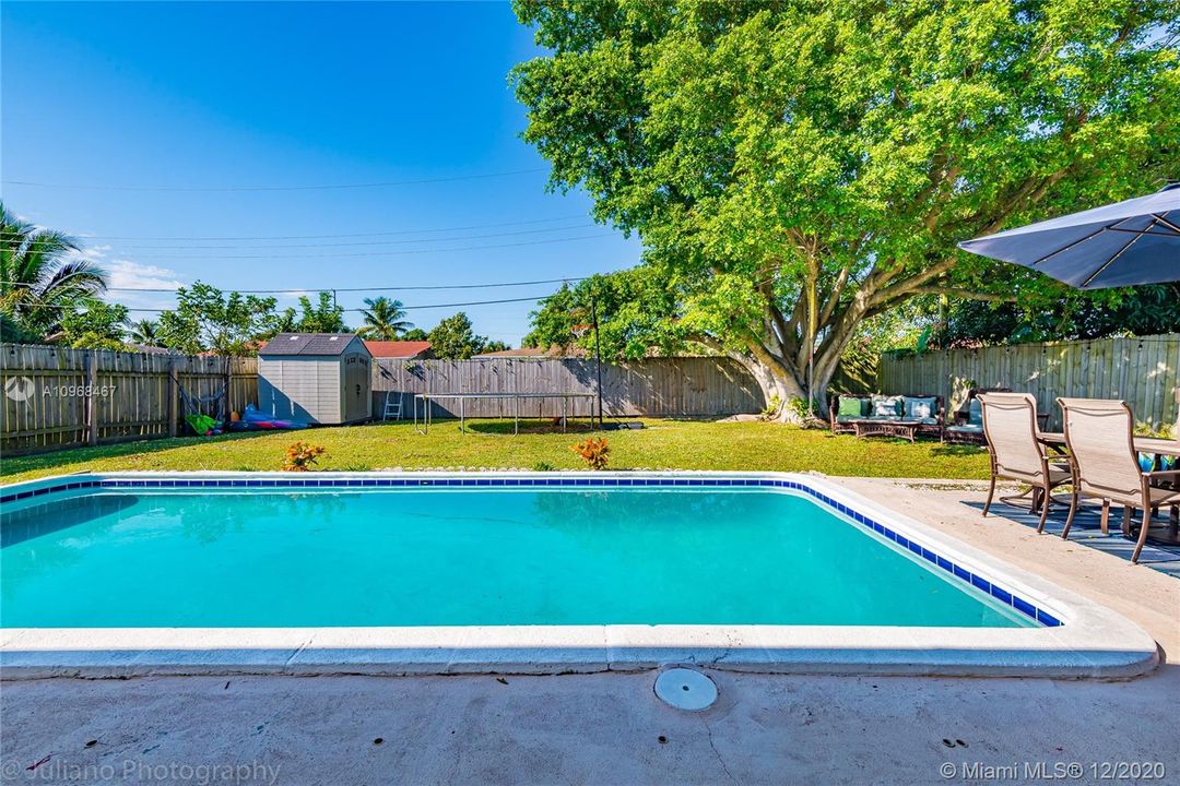 Recently Sold: $276,000 (3 beds, 2 baths, 1039 Square Feet)