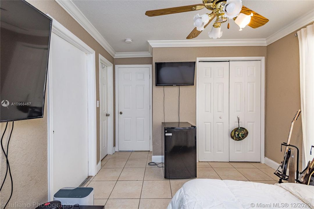 Recently Sold: $276,000 (3 beds, 2 baths, 1039 Square Feet)