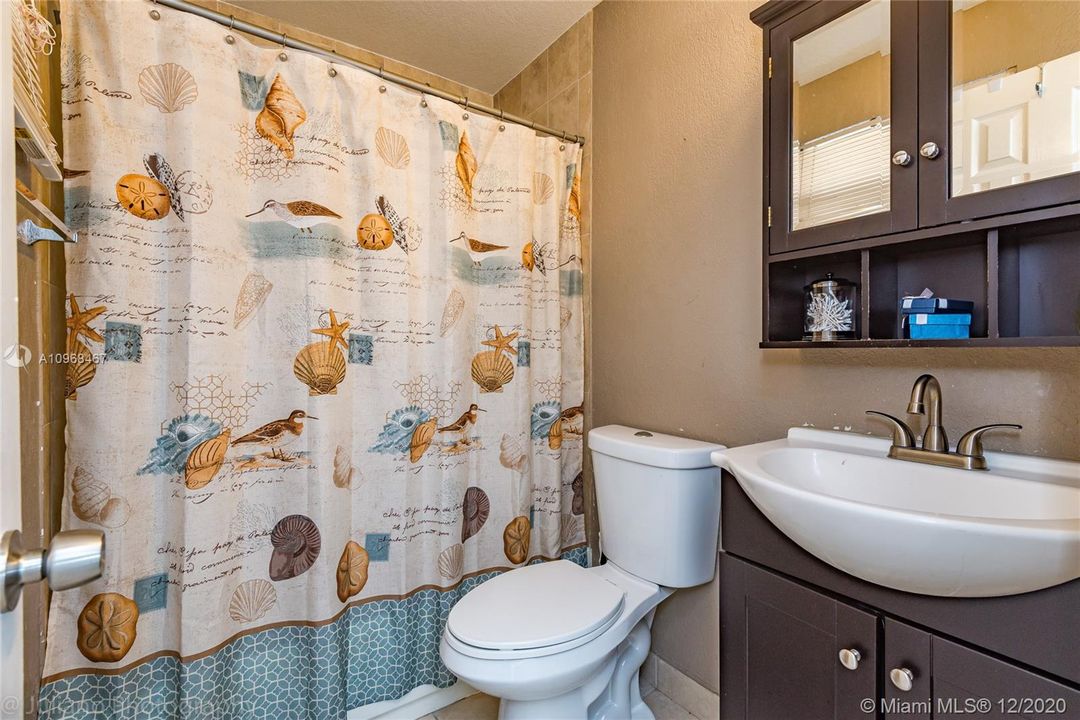 Recently Sold: $276,000 (3 beds, 2 baths, 1039 Square Feet)