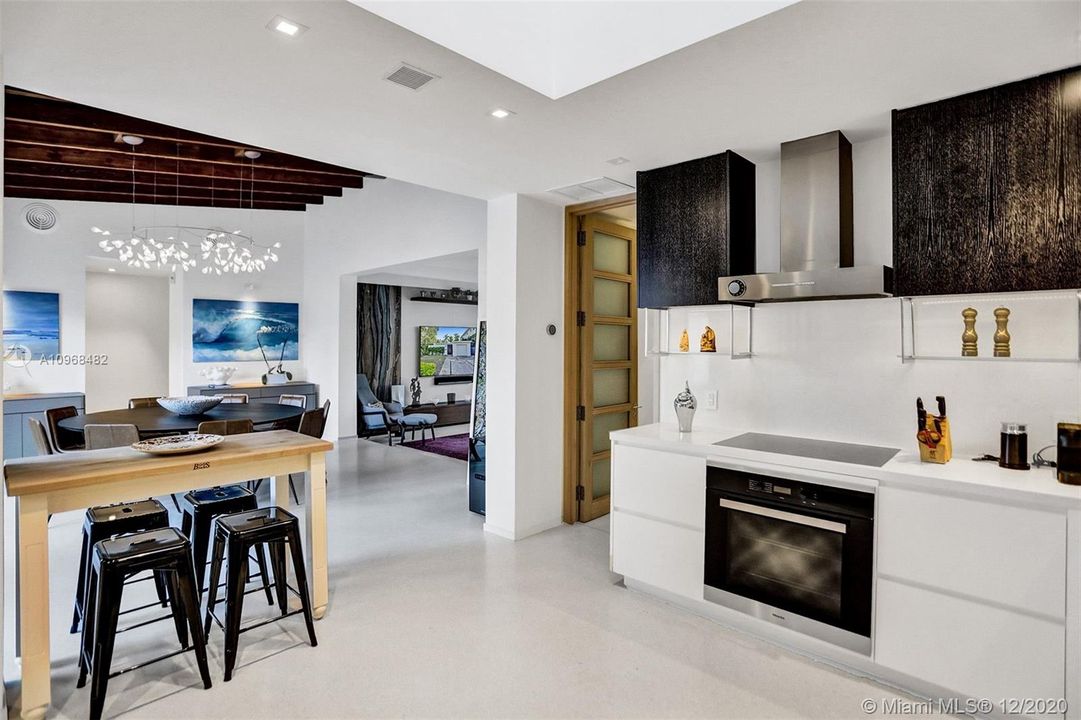 Recently Sold: $2,099,900 (3 beds, 3 baths, 1750 Square Feet)