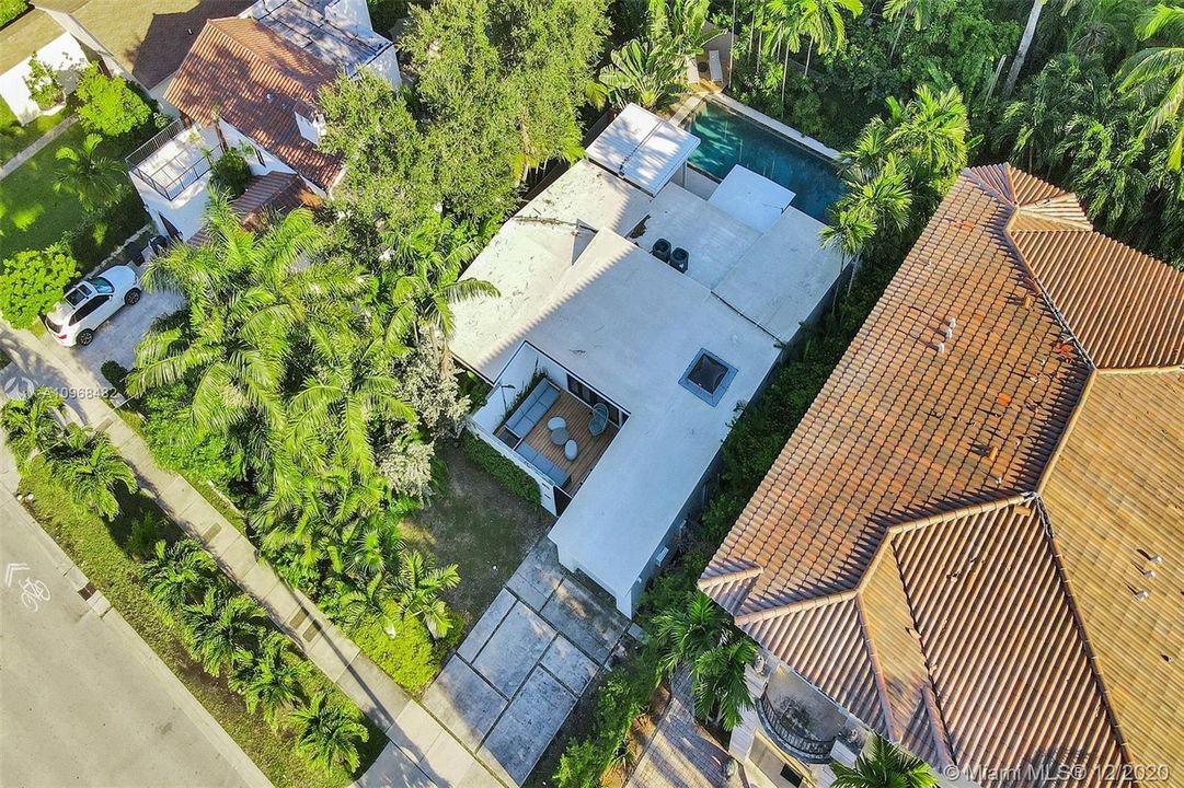 Recently Sold: $2,099,900 (3 beds, 3 baths, 1750 Square Feet)