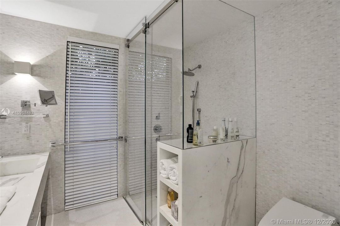 Recently Sold: $2,099,900 (3 beds, 3 baths, 1750 Square Feet)