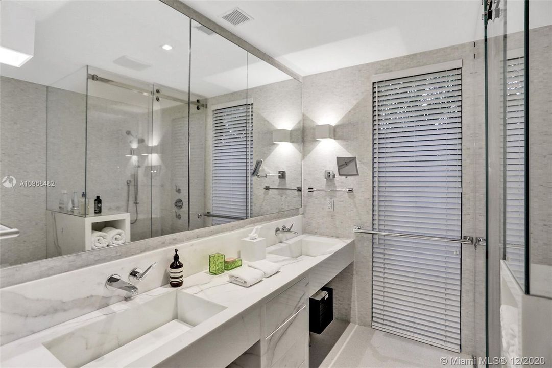 Recently Sold: $2,099,900 (3 beds, 3 baths, 1750 Square Feet)