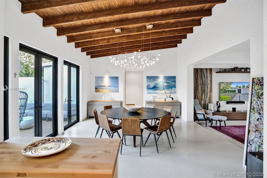 Recently Sold: $2,099,900 (3 beds, 3 baths, 1750 Square Feet)