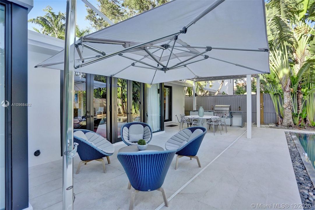 Recently Sold: $2,099,900 (3 beds, 3 baths, 1750 Square Feet)