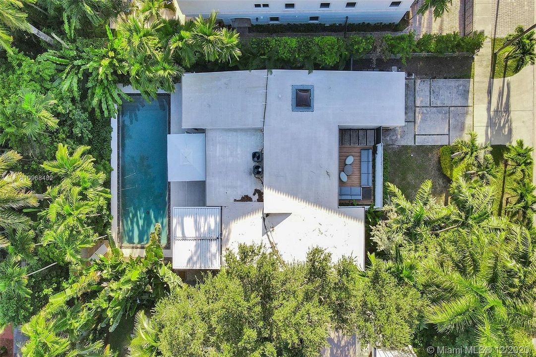Recently Sold: $2,099,900 (3 beds, 3 baths, 1750 Square Feet)
