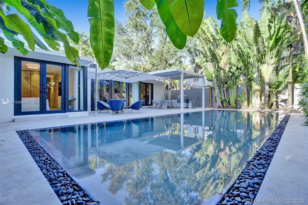 Recently Sold: $2,099,900 (3 beds, 3 baths, 1750 Square Feet)