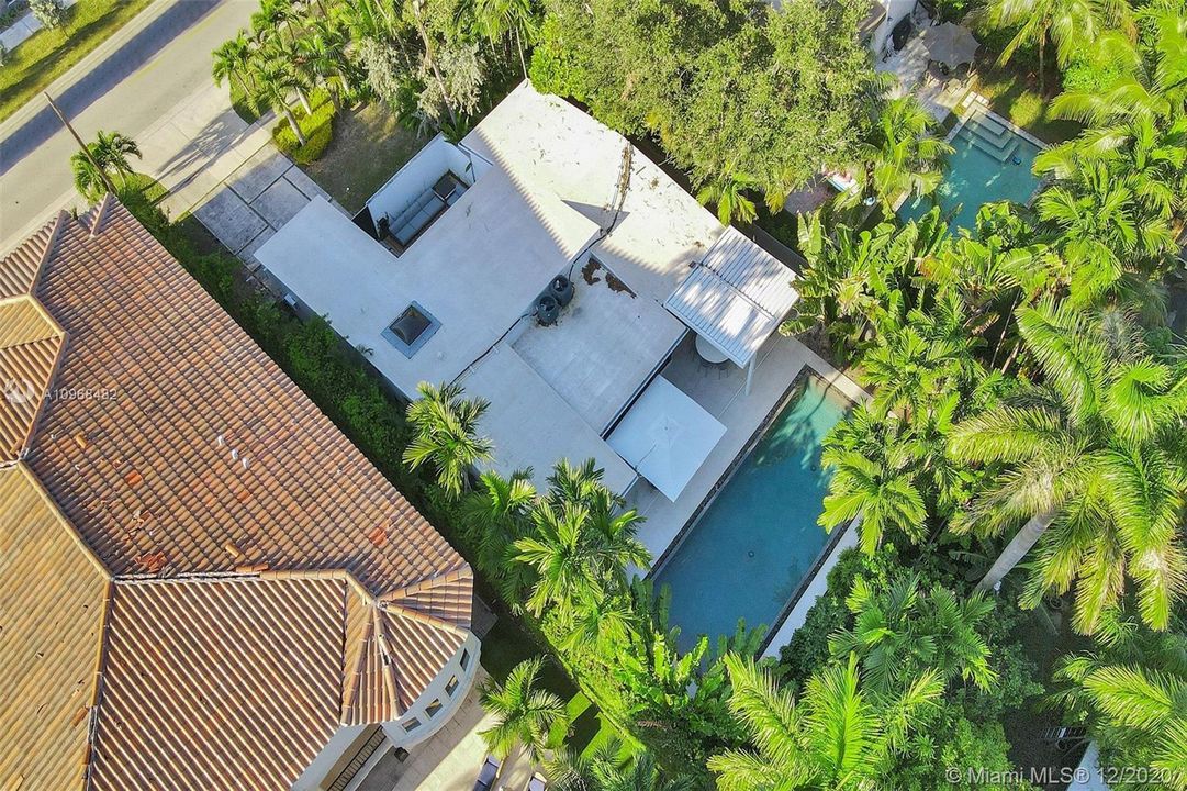 Recently Sold: $2,099,900 (3 beds, 3 baths, 1750 Square Feet)