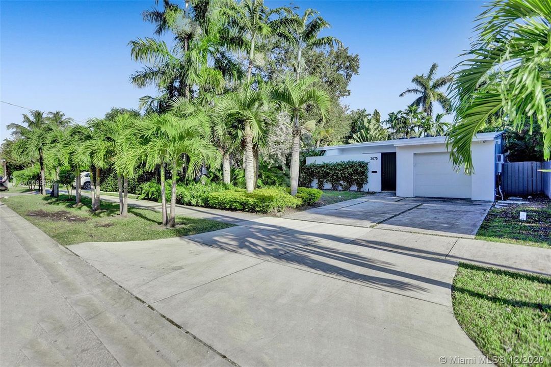 Recently Sold: $2,099,900 (3 beds, 3 baths, 1750 Square Feet)