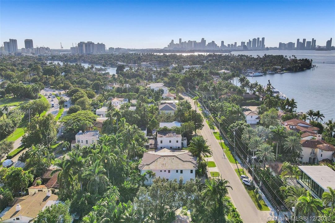 Recently Sold: $2,099,900 (3 beds, 3 baths, 1750 Square Feet)