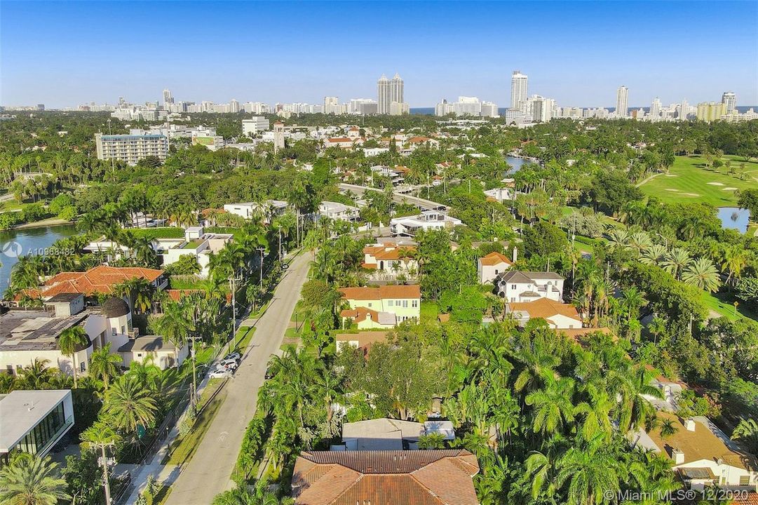 Recently Sold: $2,099,900 (3 beds, 3 baths, 1750 Square Feet)
