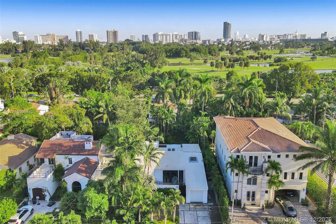 Recently Sold: $2,099,900 (3 beds, 3 baths, 1750 Square Feet)