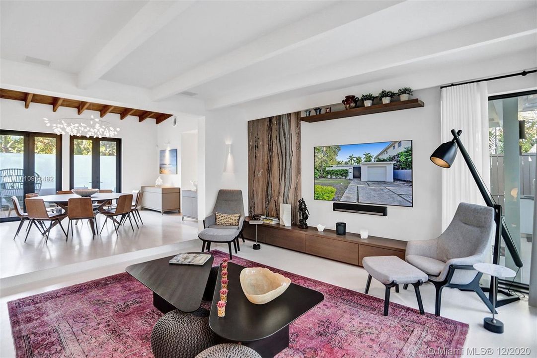 Recently Sold: $2,099,900 (3 beds, 3 baths, 1750 Square Feet)