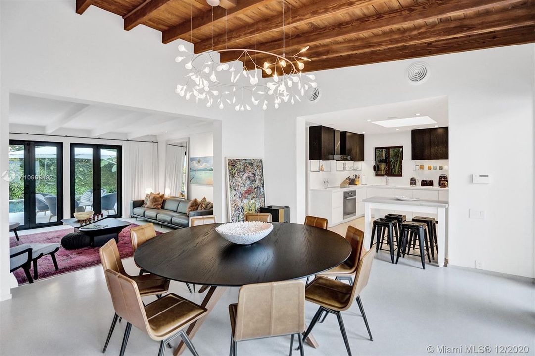 Recently Sold: $2,099,900 (3 beds, 3 baths, 1750 Square Feet)