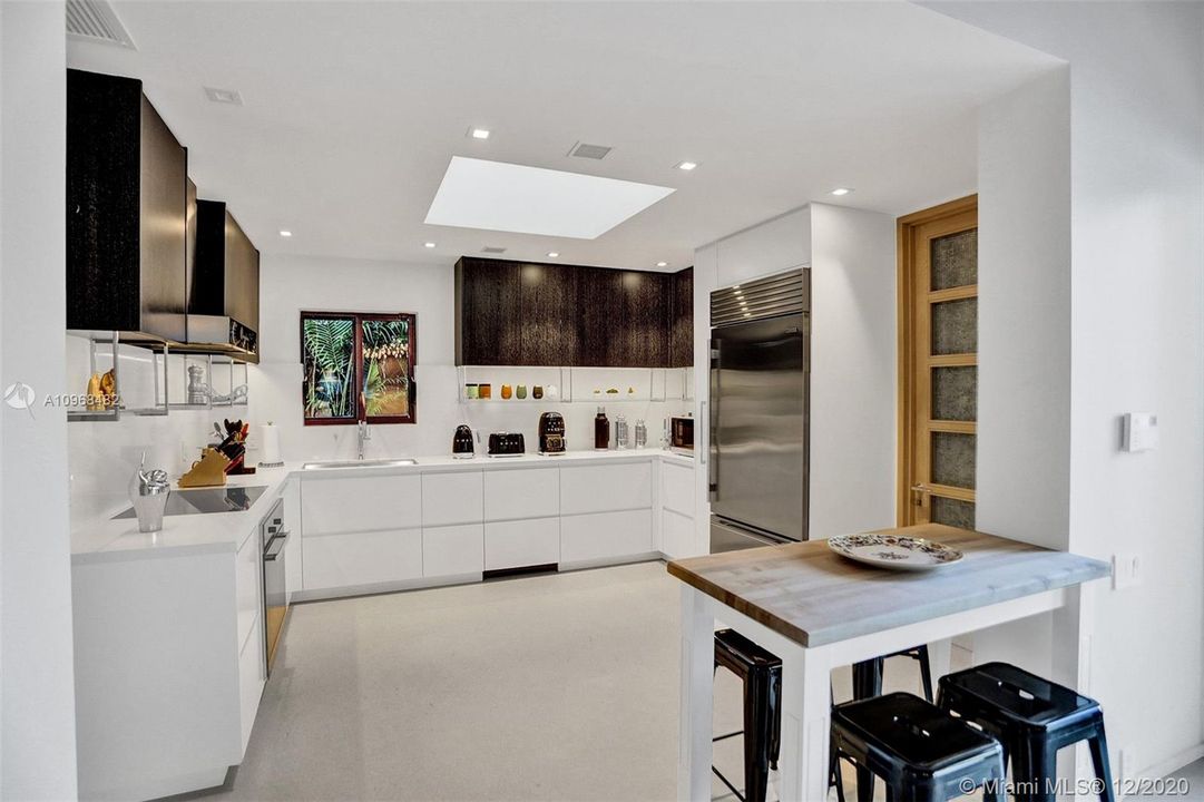 Recently Sold: $2,099,900 (3 beds, 3 baths, 1750 Square Feet)