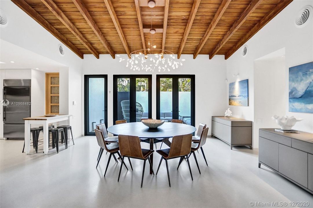Recently Sold: $2,099,900 (3 beds, 3 baths, 1750 Square Feet)