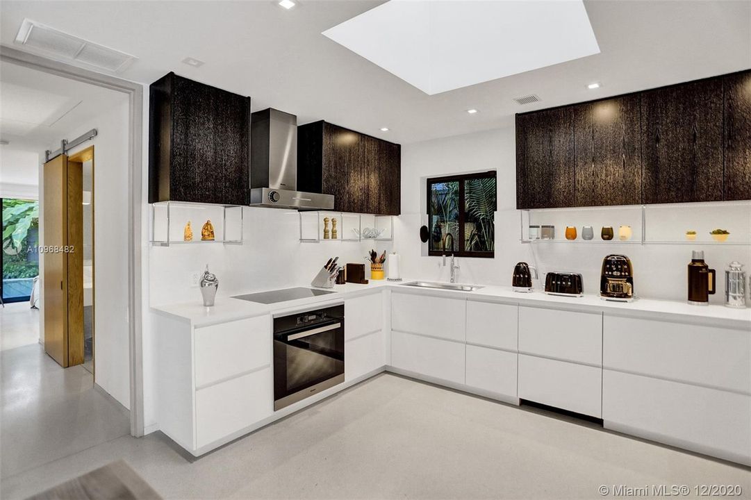 Recently Sold: $2,099,900 (3 beds, 3 baths, 1750 Square Feet)