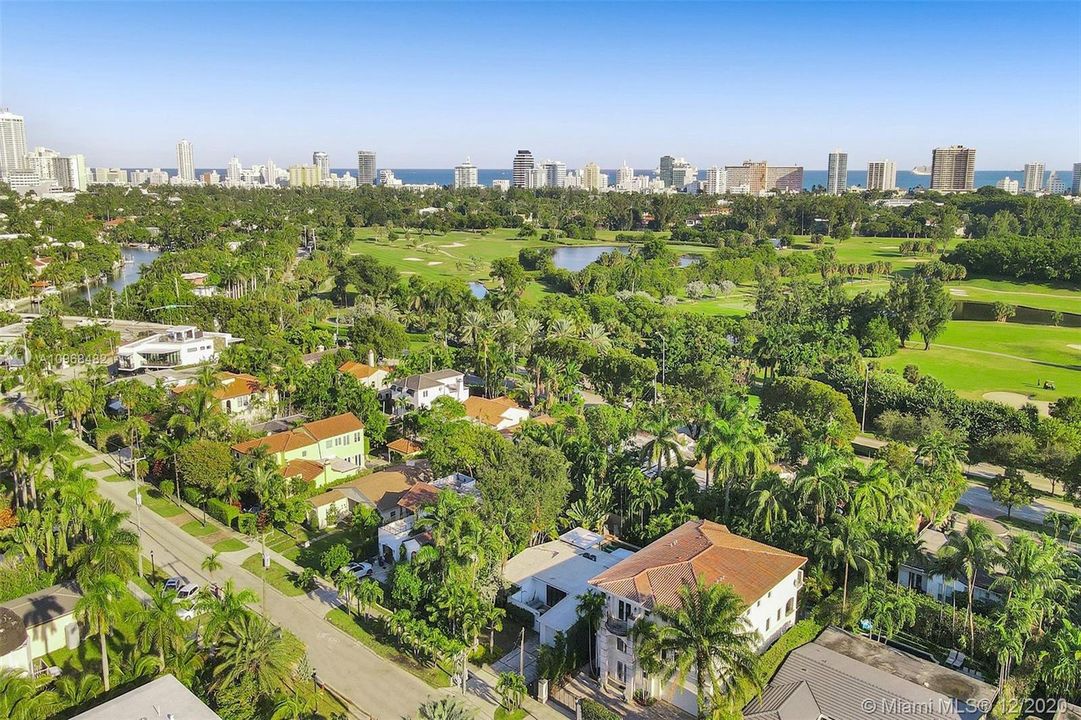 Recently Sold: $2,099,900 (3 beds, 3 baths, 1750 Square Feet)