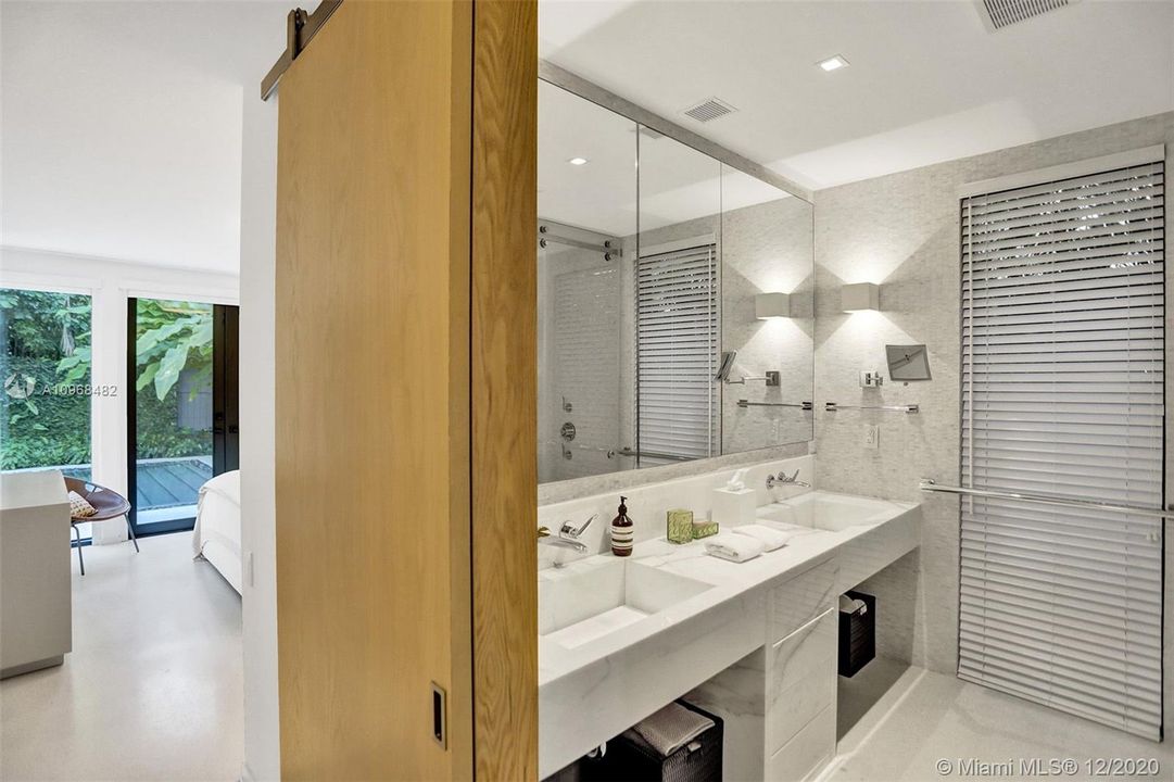 Recently Sold: $2,099,900 (3 beds, 3 baths, 1750 Square Feet)