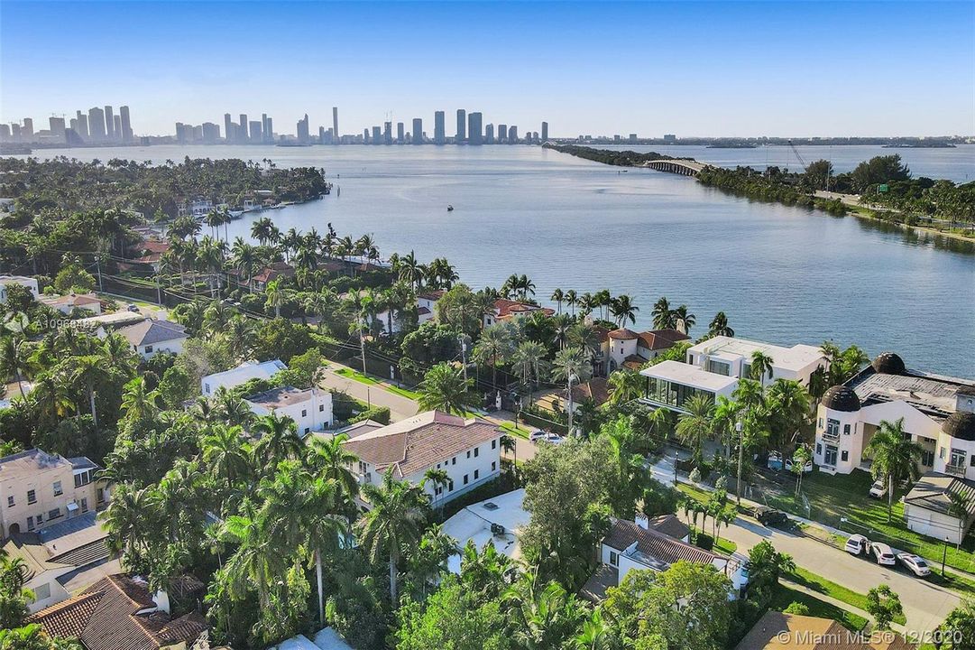 Recently Sold: $2,099,900 (3 beds, 3 baths, 1750 Square Feet)