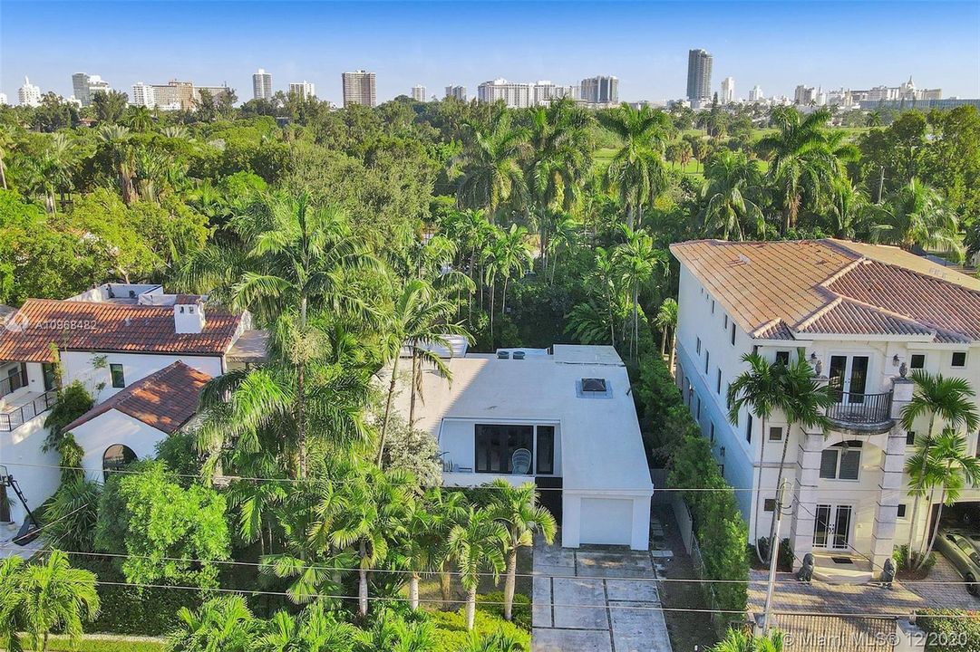 Recently Sold: $2,099,900 (3 beds, 3 baths, 1750 Square Feet)