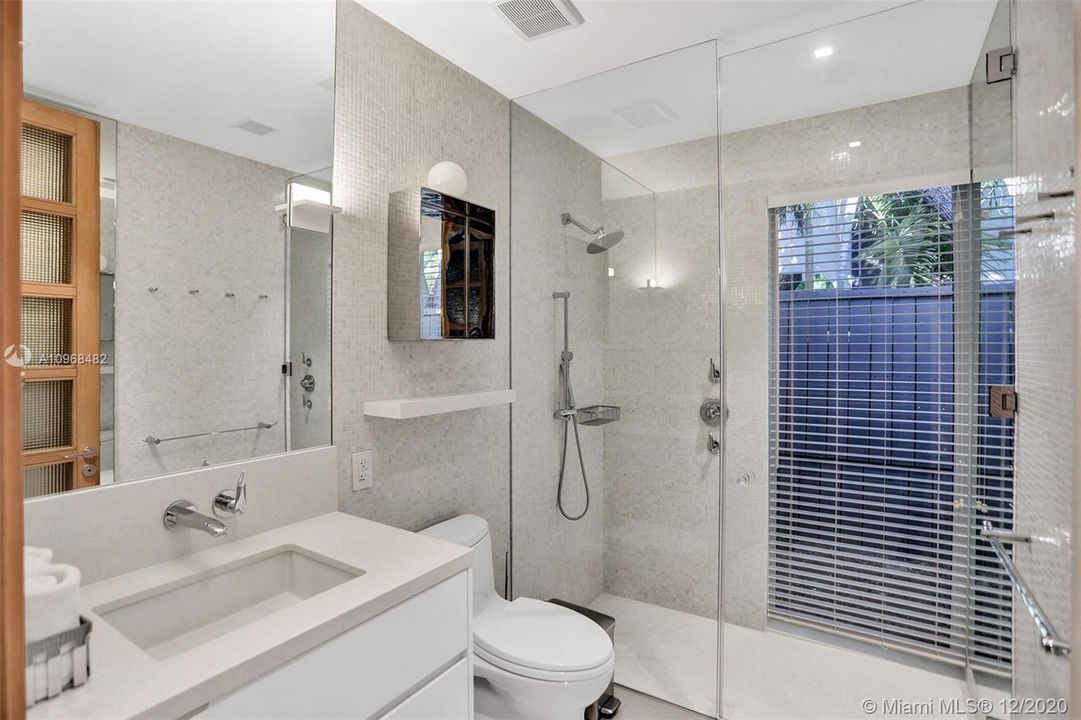 Recently Sold: $2,099,900 (3 beds, 3 baths, 1750 Square Feet)