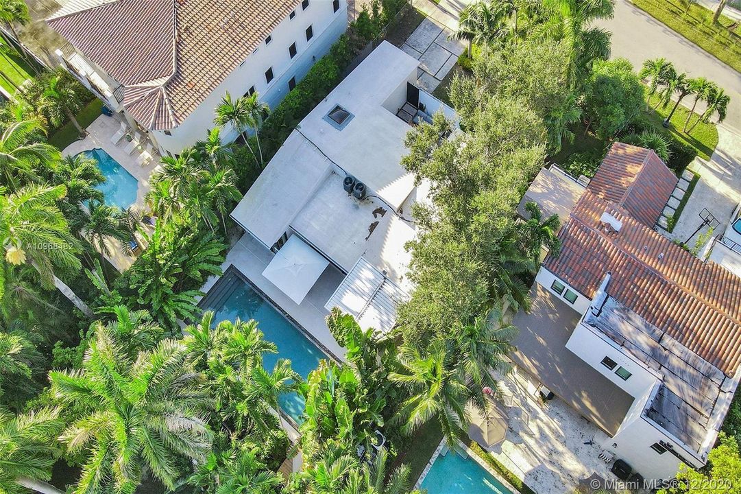 Recently Sold: $2,099,900 (3 beds, 3 baths, 1750 Square Feet)