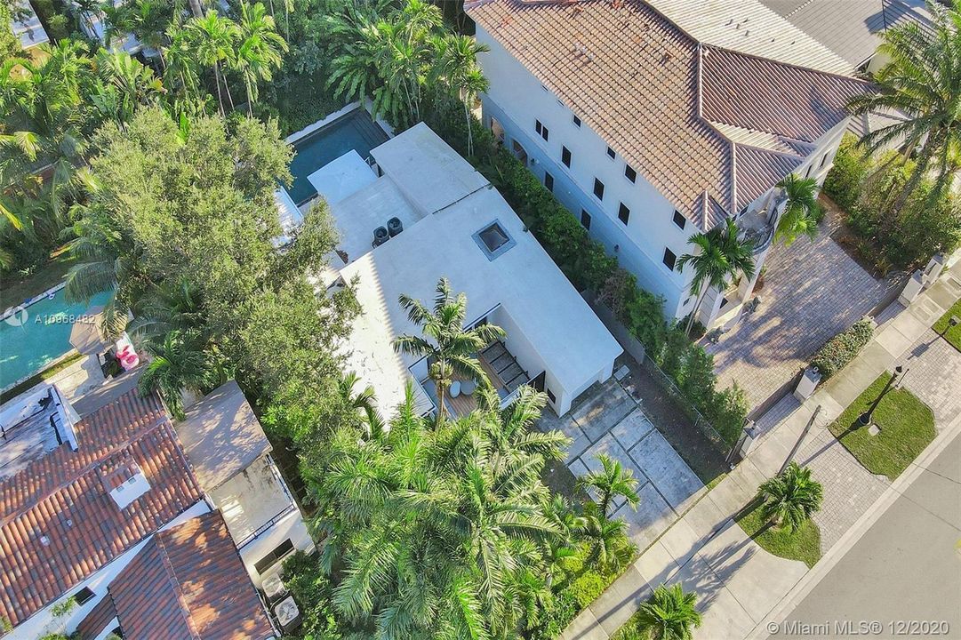 Recently Sold: $2,099,900 (3 beds, 3 baths, 1750 Square Feet)
