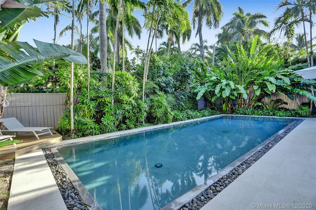 Recently Sold: $2,099,900 (3 beds, 3 baths, 1750 Square Feet)