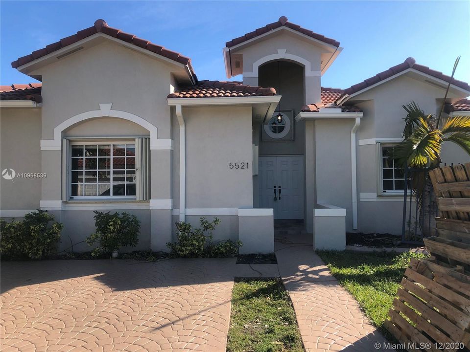 Recently Rented: $2,500 (3 beds, 2 baths, 1608 Square Feet)