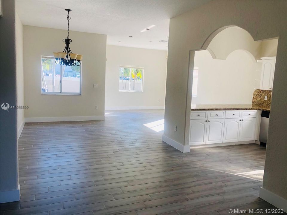 Recently Rented: $2,500 (3 beds, 2 baths, 1608 Square Feet)