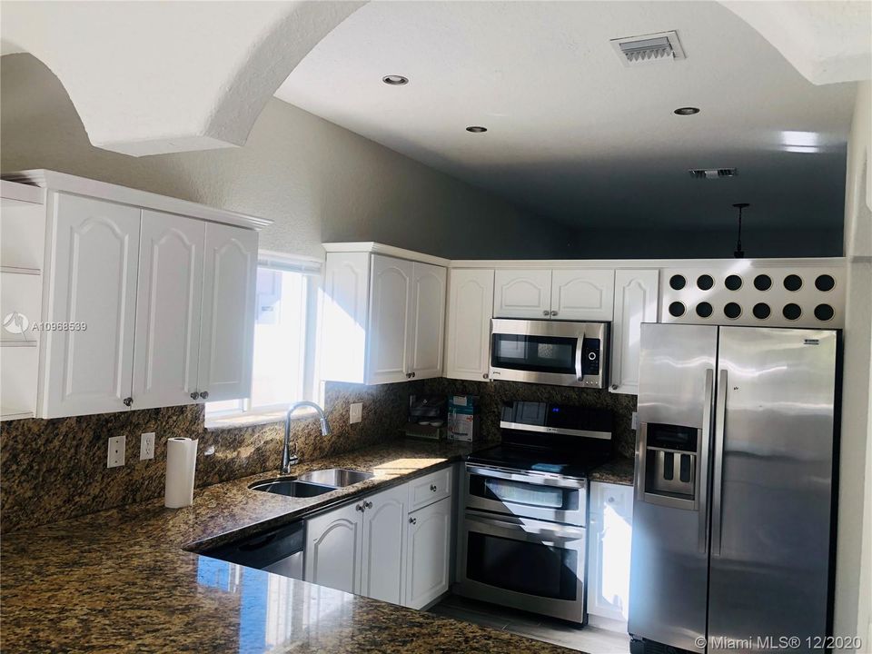 Recently Rented: $2,500 (3 beds, 2 baths, 1608 Square Feet)