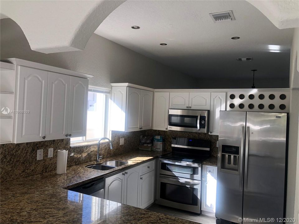 Recently Rented: $2,500 (3 beds, 2 baths, 1608 Square Feet)