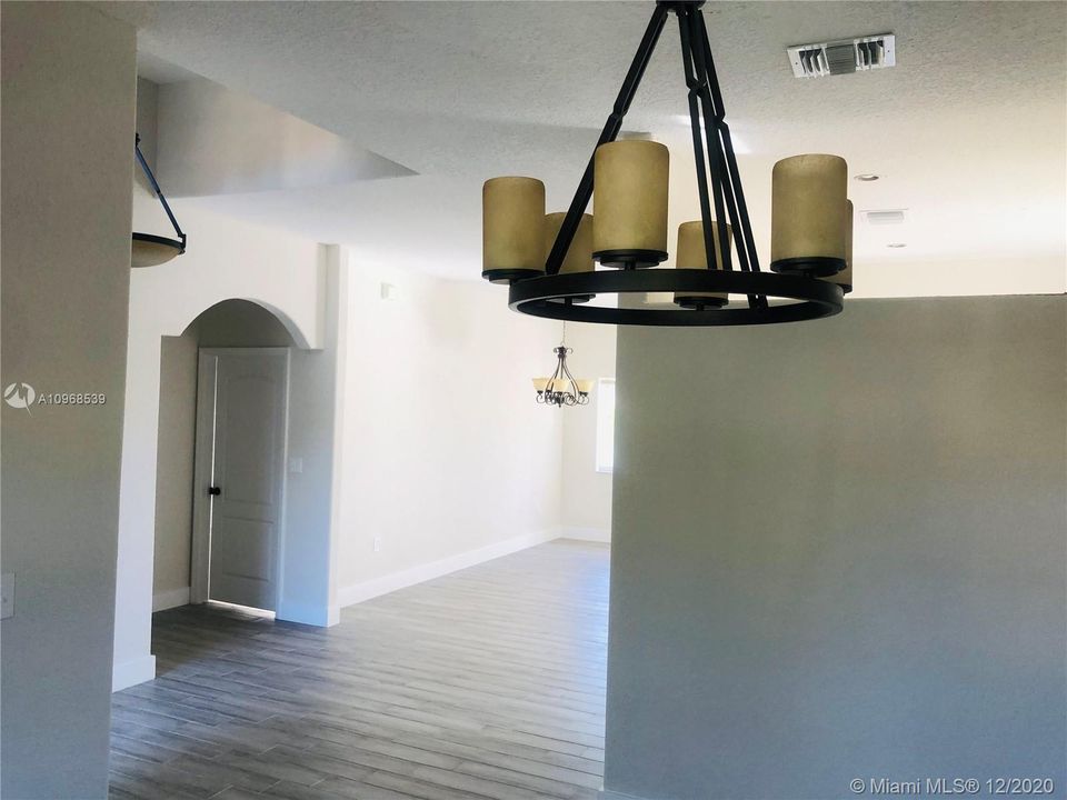 Recently Rented: $2,500 (3 beds, 2 baths, 1608 Square Feet)